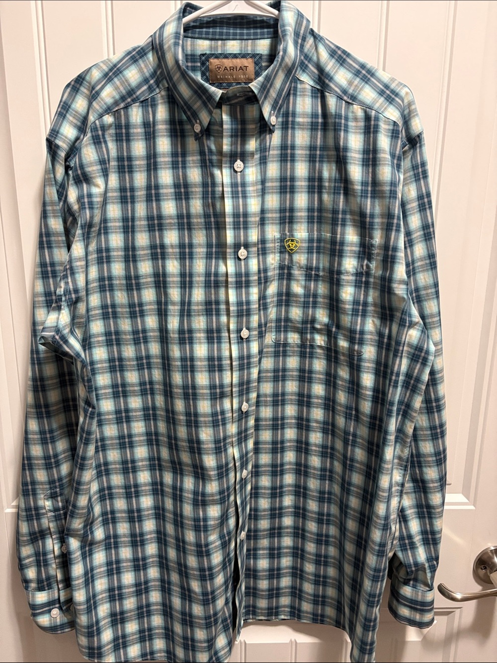 Ariat Men’s Large Wrinkle Free Plaid Western Button Down Shirt